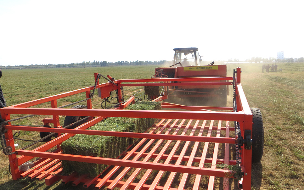 標(biāo)題：9JCK-15方草捆收集車
瀏覽次數(shù)：52
發(fā)表時(shí)間：2023-12-12