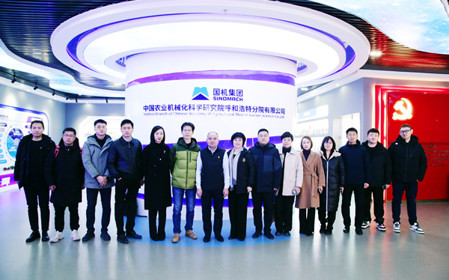 標(biāo)題：蒙草集團(tuán)總裁朱長(zhǎng)虹一行到呼和浩特分院調(diào)研交流
瀏覽次數(shù)：2364
發(fā)表時(shí)間：2024-12-20